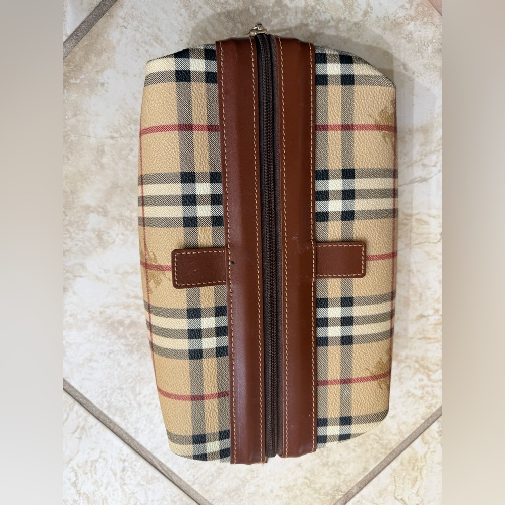 Authentic Vintage Burberry shaving kit (toiletries) in traditional novacheck. - Picture 7 of 14